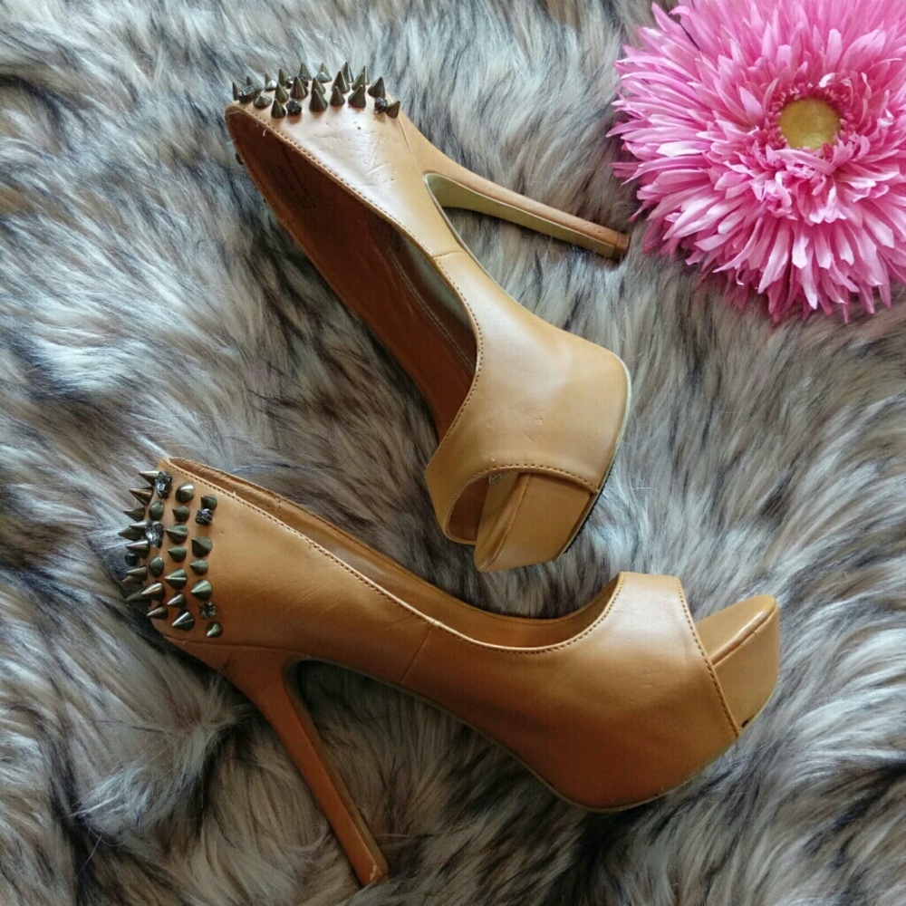 Bakers Spiked peep toe stiletto platform 6.5